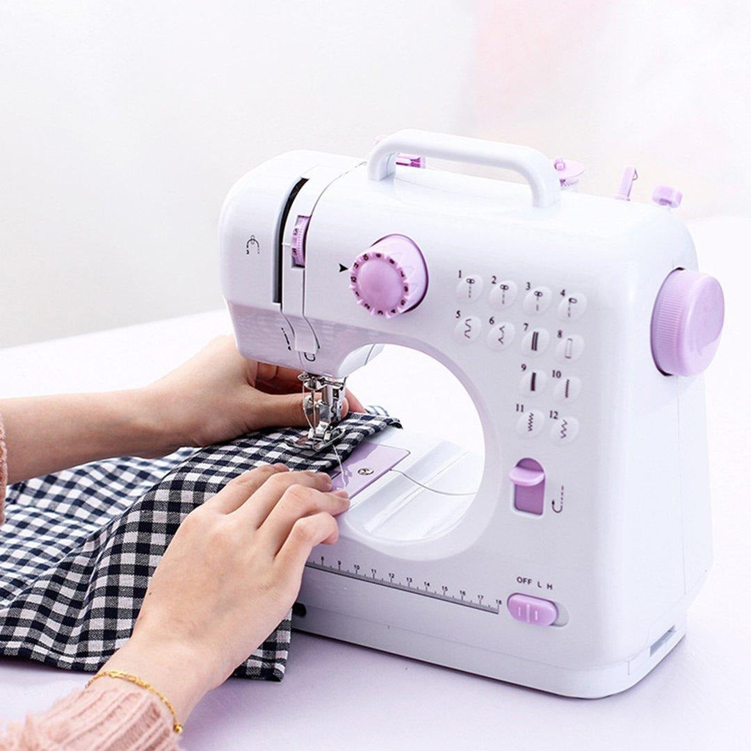 MAQUINA DE COSER 12 PUNTADAS CON MESITA